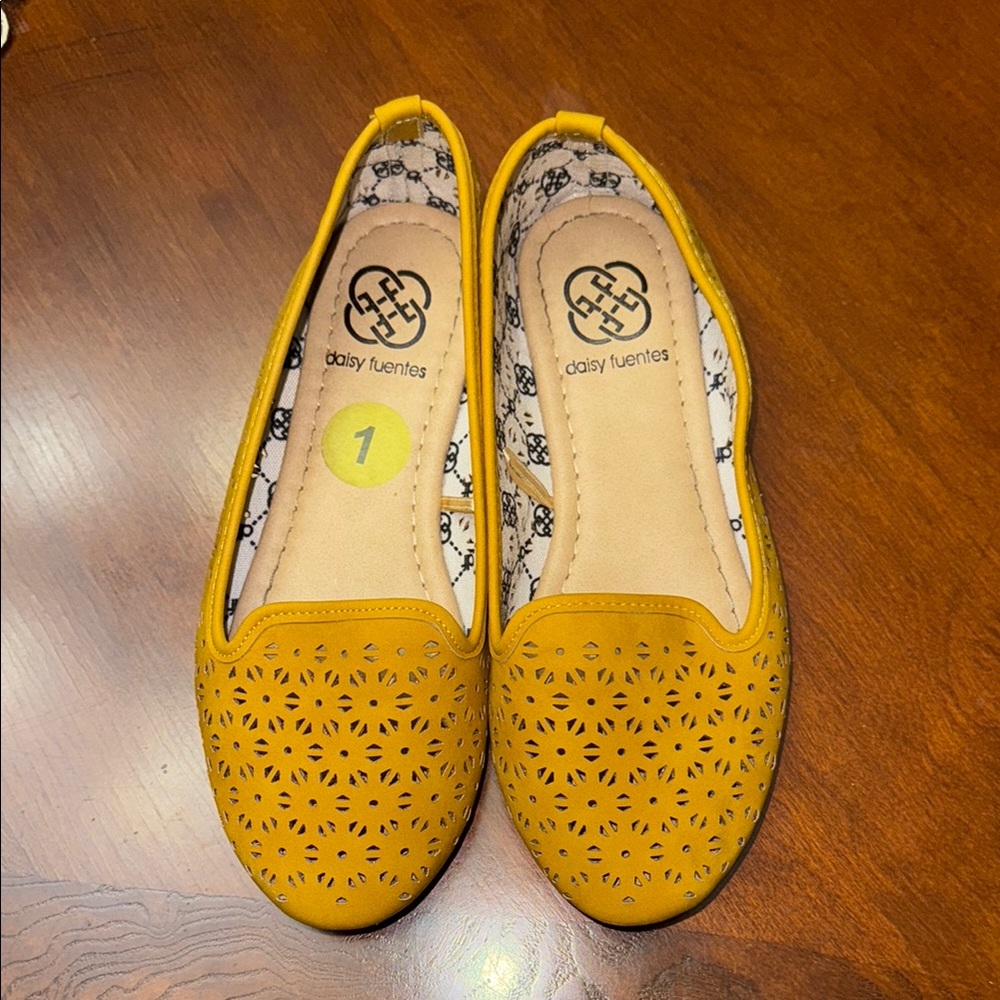 Daisy Fuentes Yellow Perforated Flats